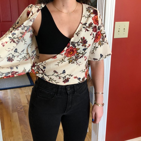 Cropped wrap top - Picture 3 of 7
